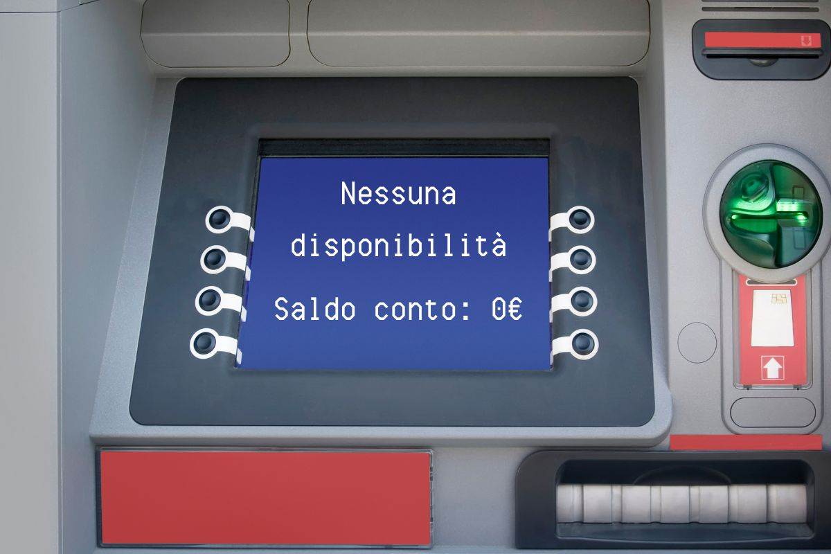 atm con scritta nessuna disponibilità, saldo conto 0