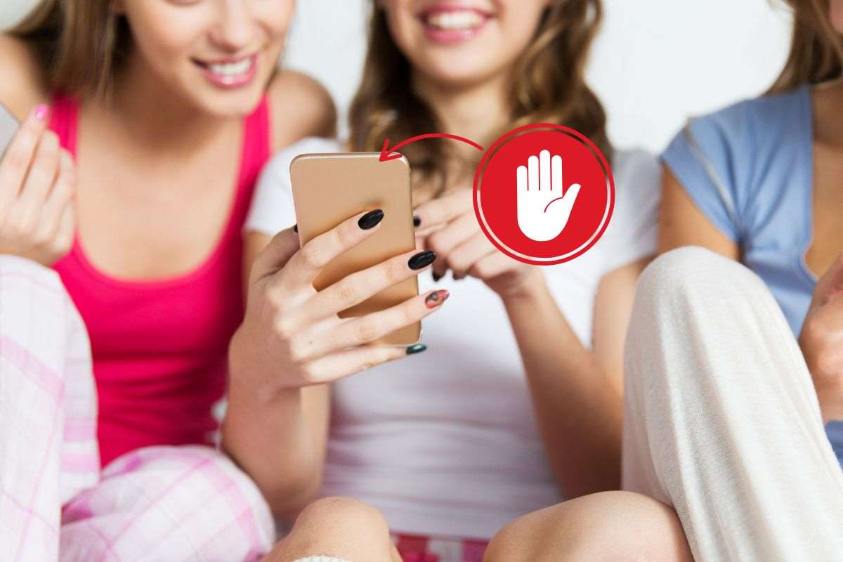 Adolescenti scherzano tra di loro