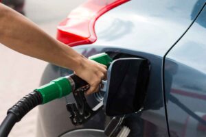 fare benzina